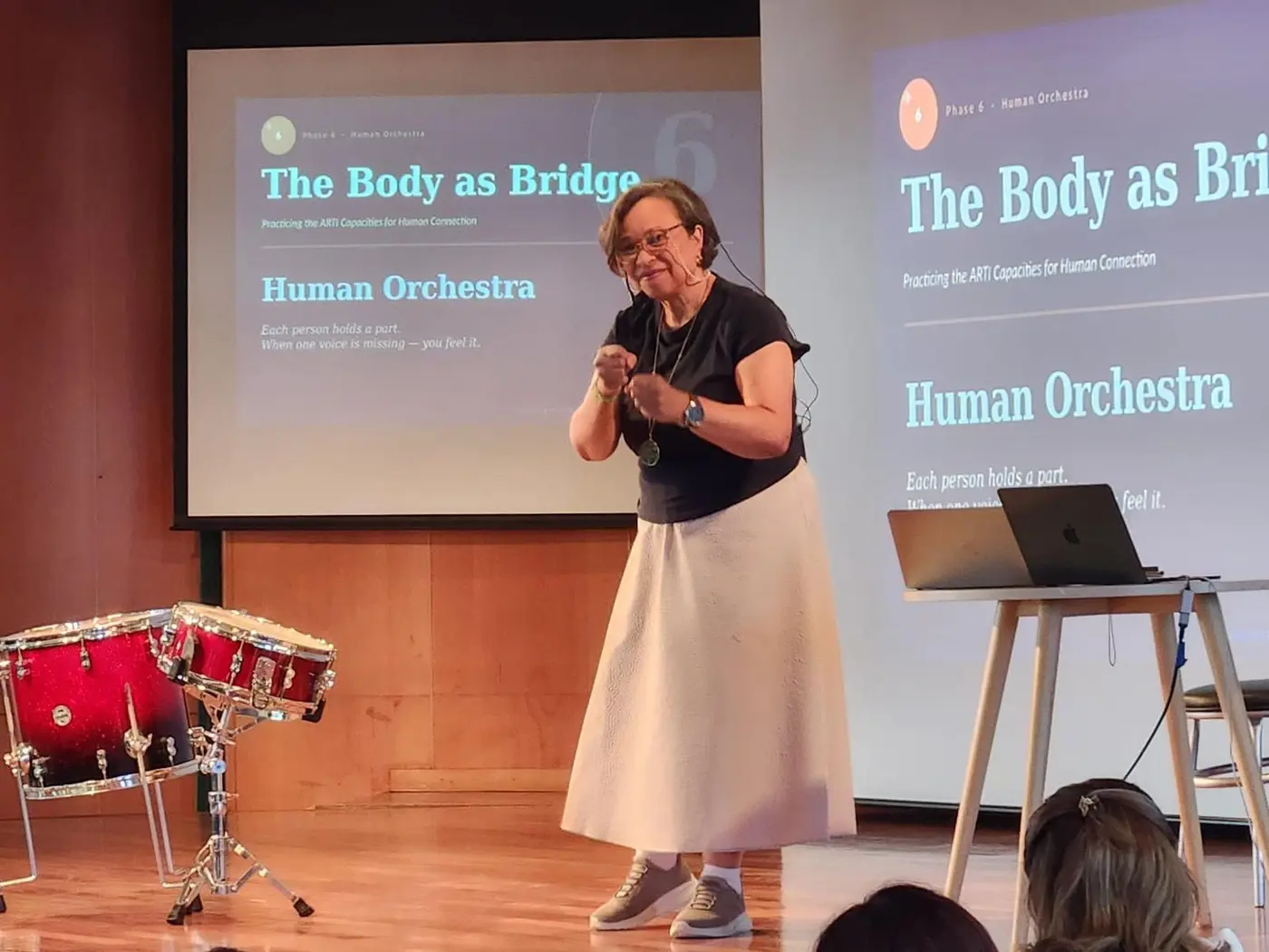 Vilma Esquivel facilitating a musical and relational practice
