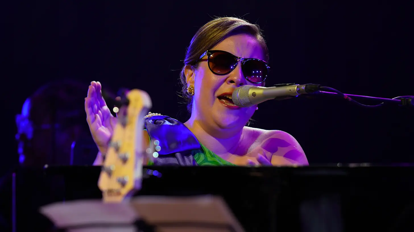 Patricia Vlieg and Vilma Esquivel during a musical performance